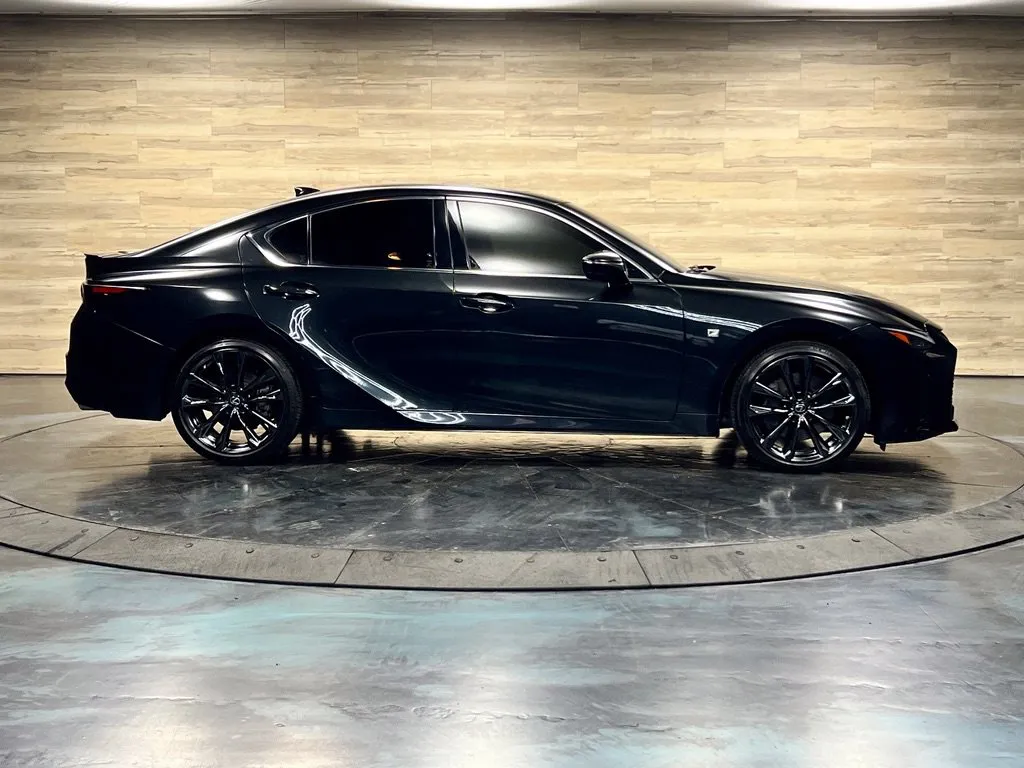 Lexus IS photo 21