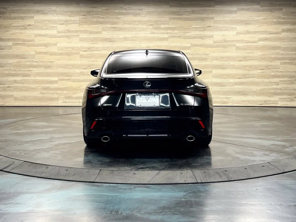 Lexus IS photo 19