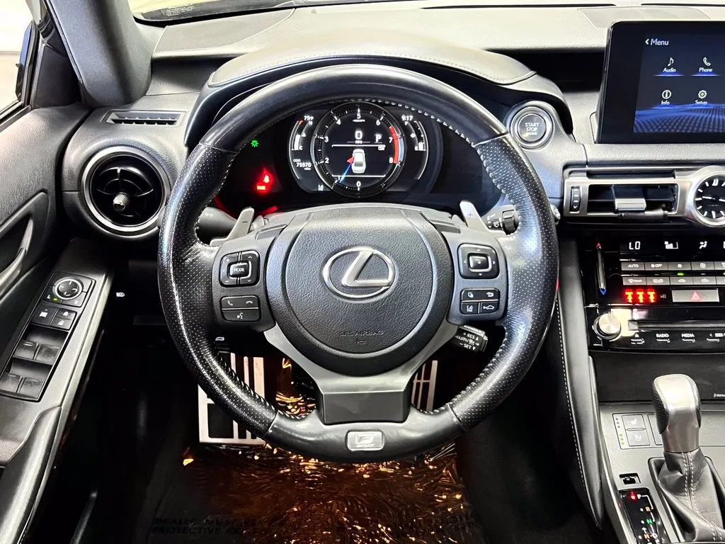Lexus IS photo 24