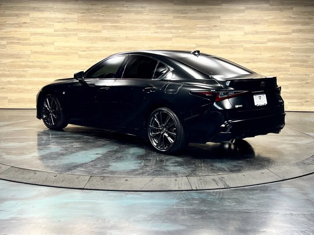 Lexus IS photo 16