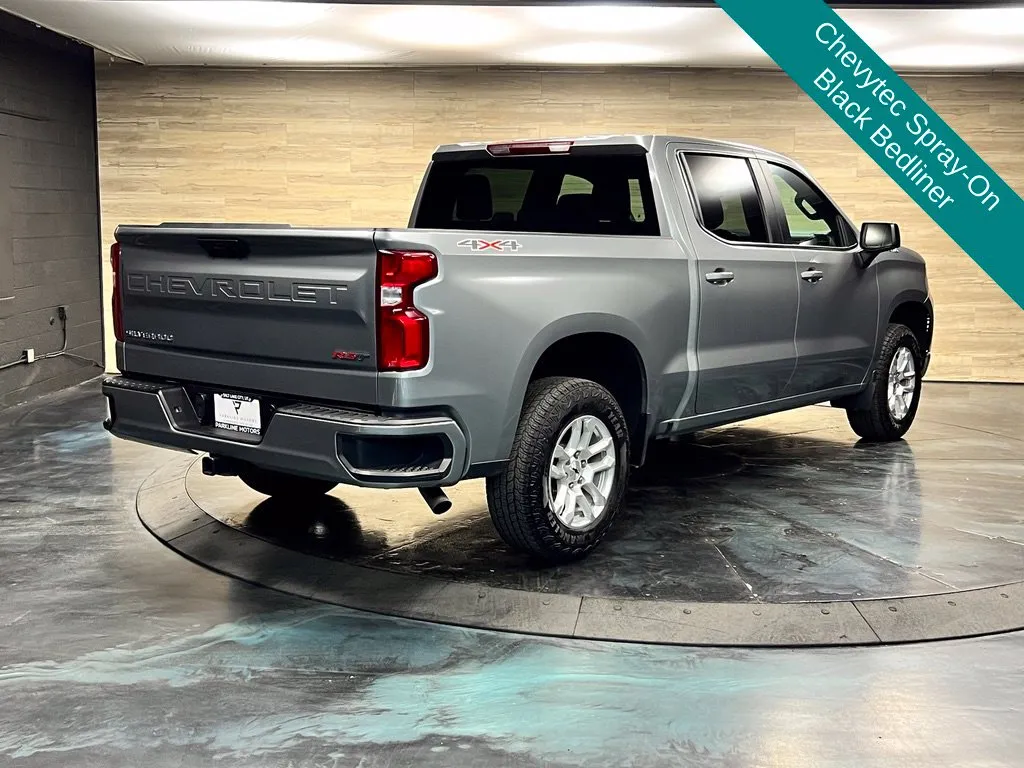 Chevrolet Silverado photo 16