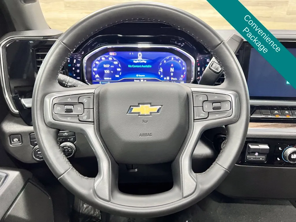 Chevrolet Silverado photo 3