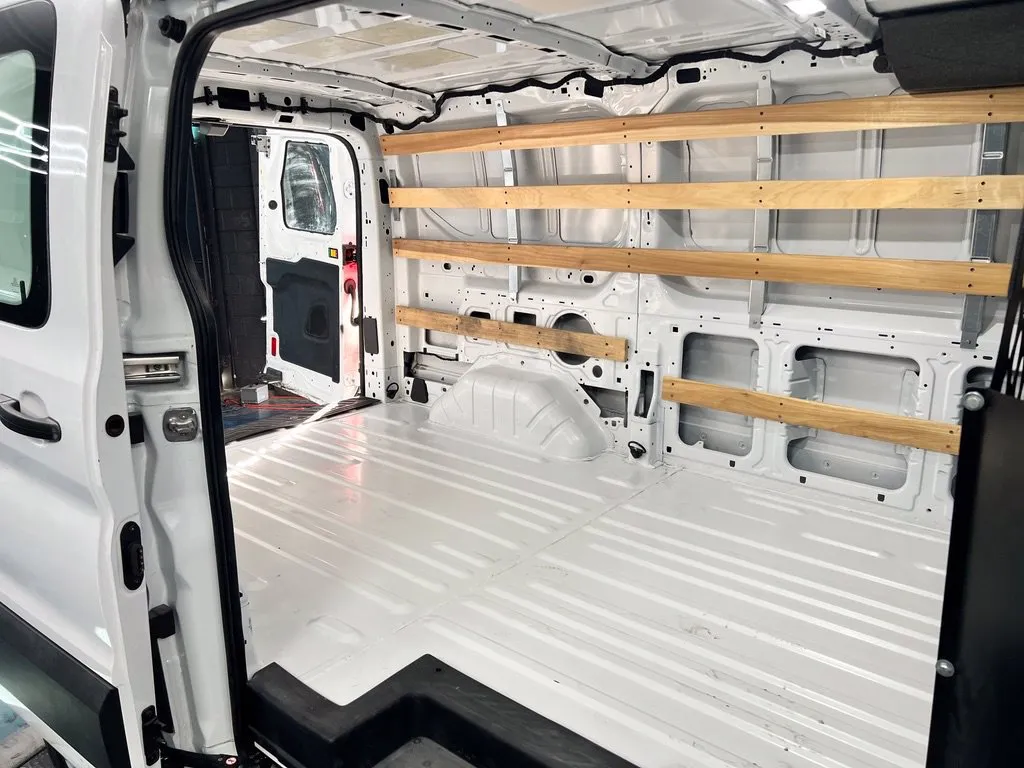 Ford Transit-250 photo 14