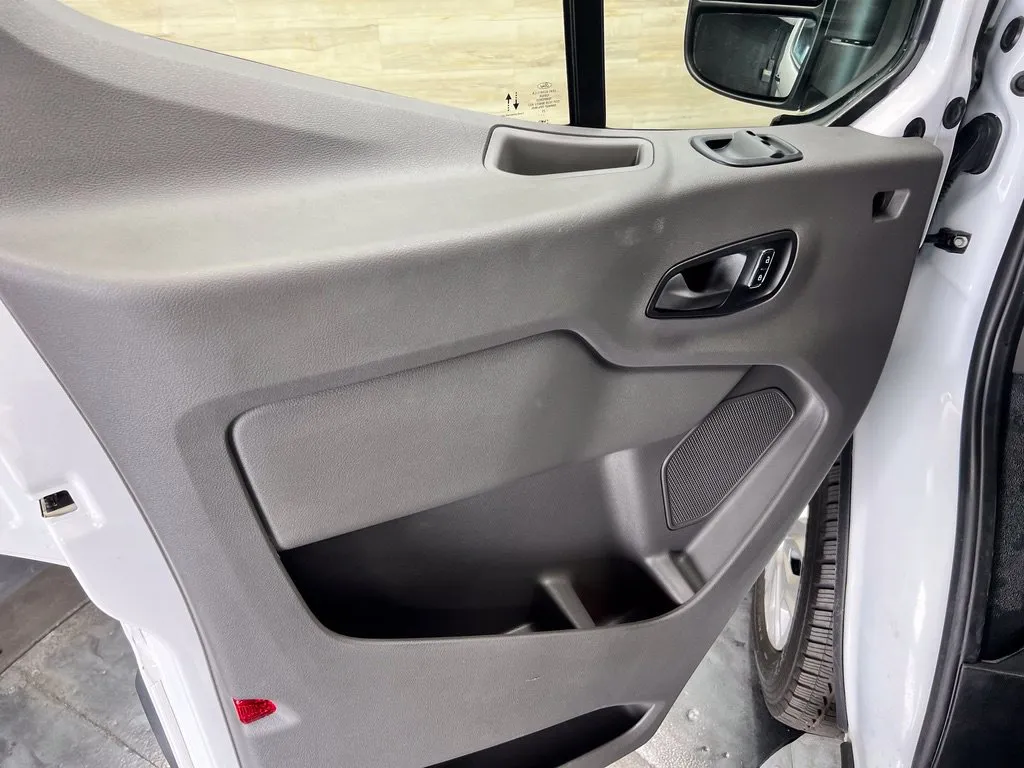 Ford Transit-250 photo 9