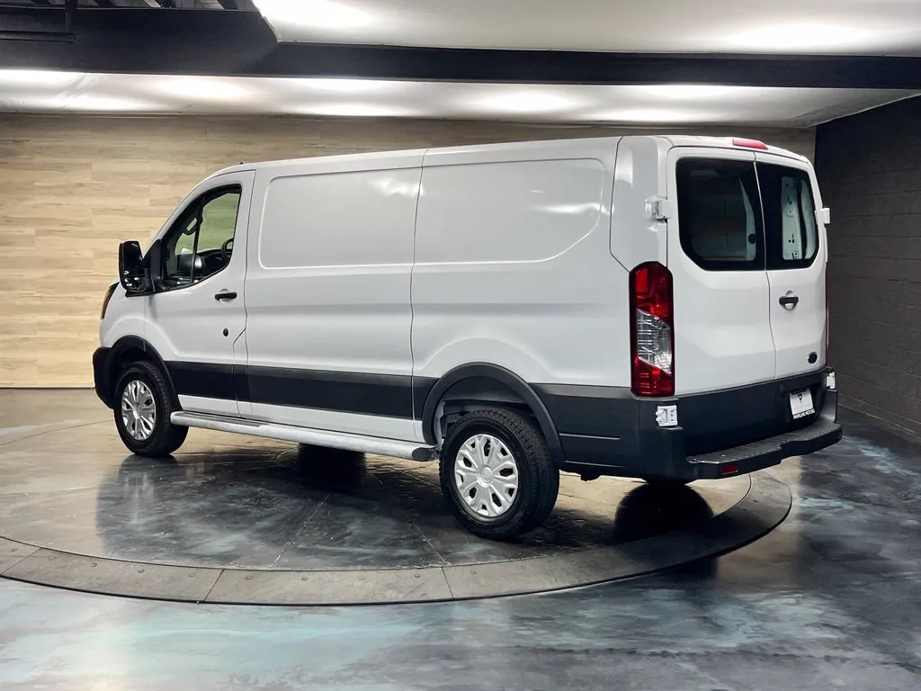 Ford Transit-250 photo 15
