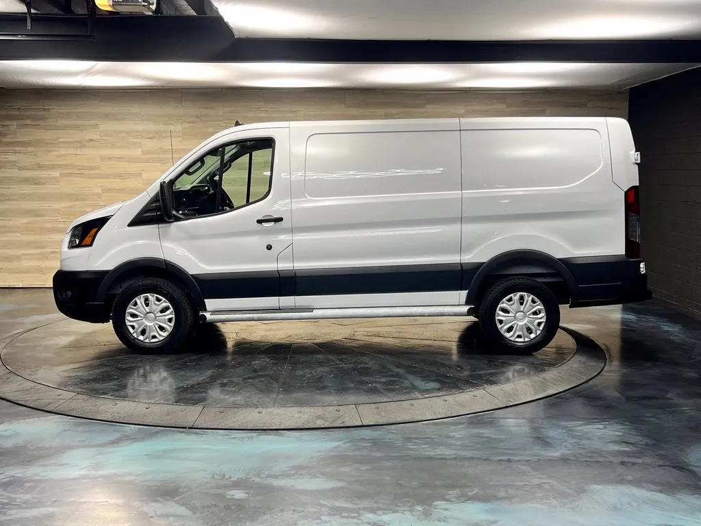 Ford Transit-250 photo 18