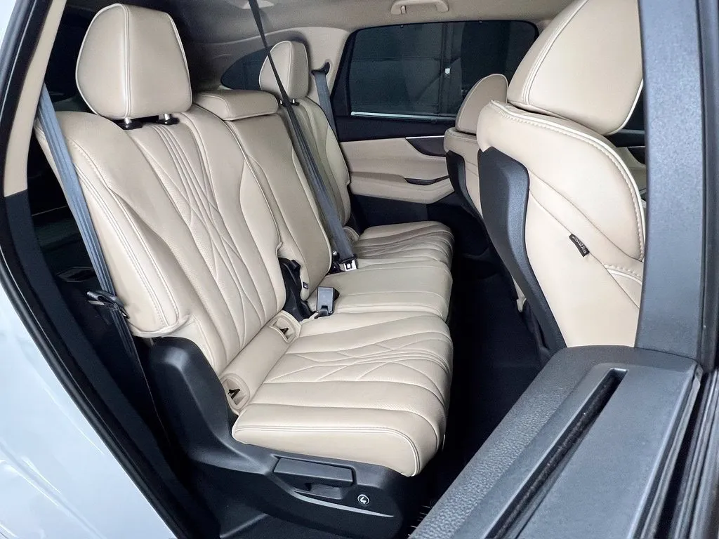Acura MDX photo 16