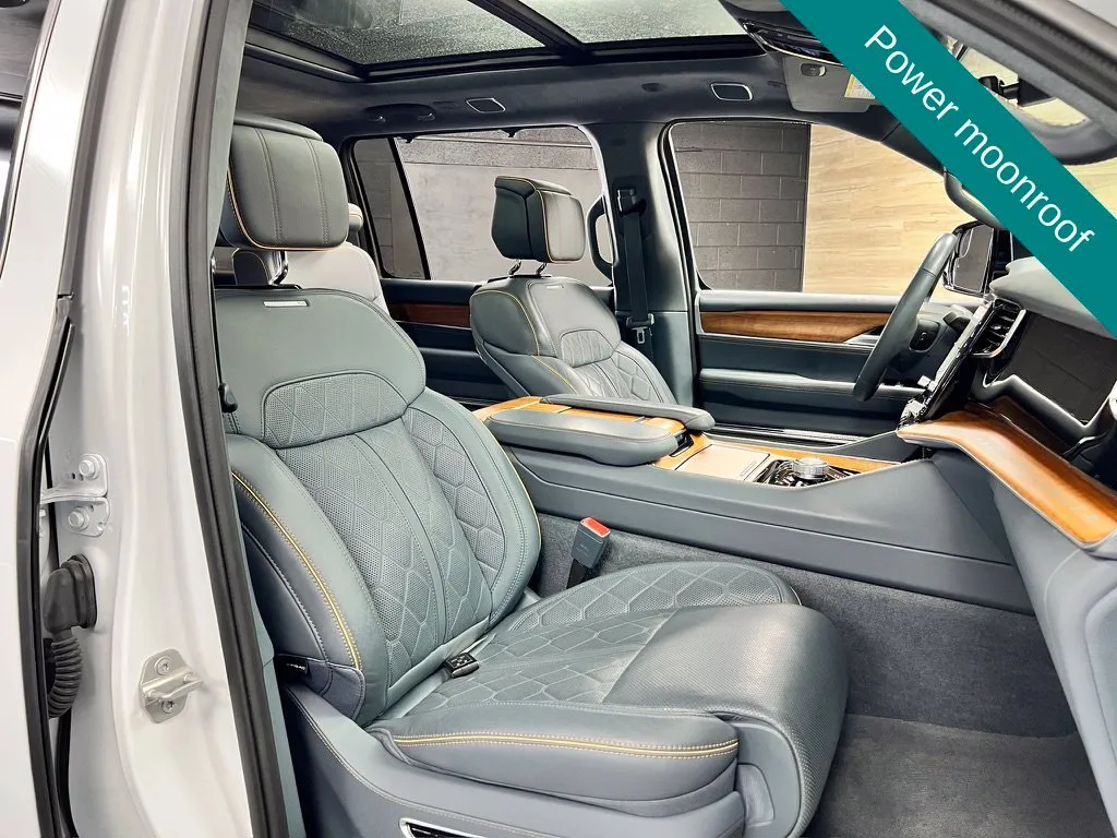 Jeep Grand Wagoneer photo 7
