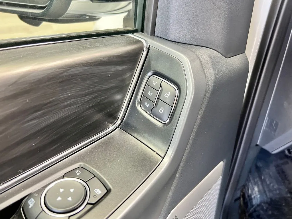 Ford F-150 photo 17
