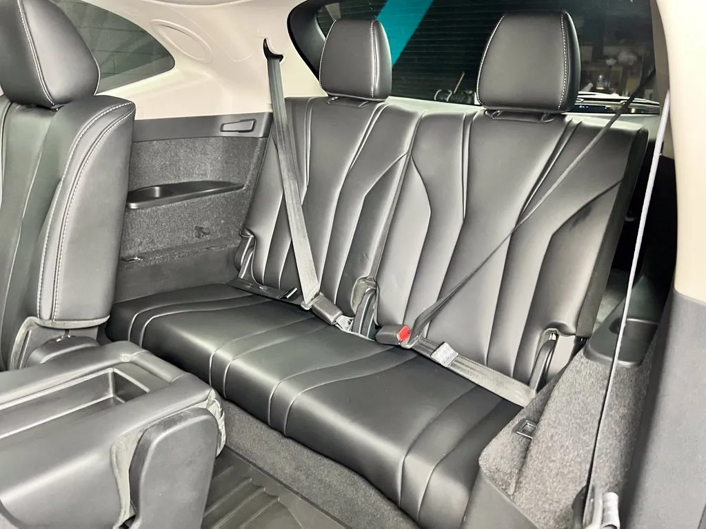 Acura MDX photo 16