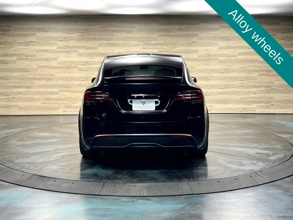Tesla Model X photo 17