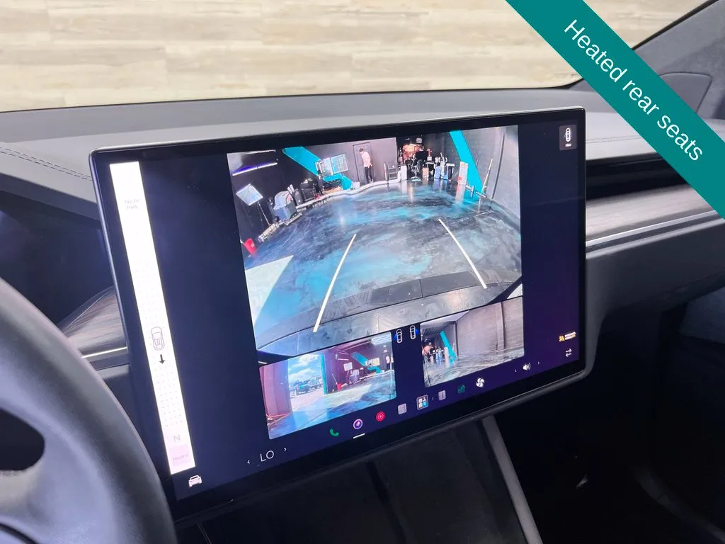 Tesla Model X photo 16