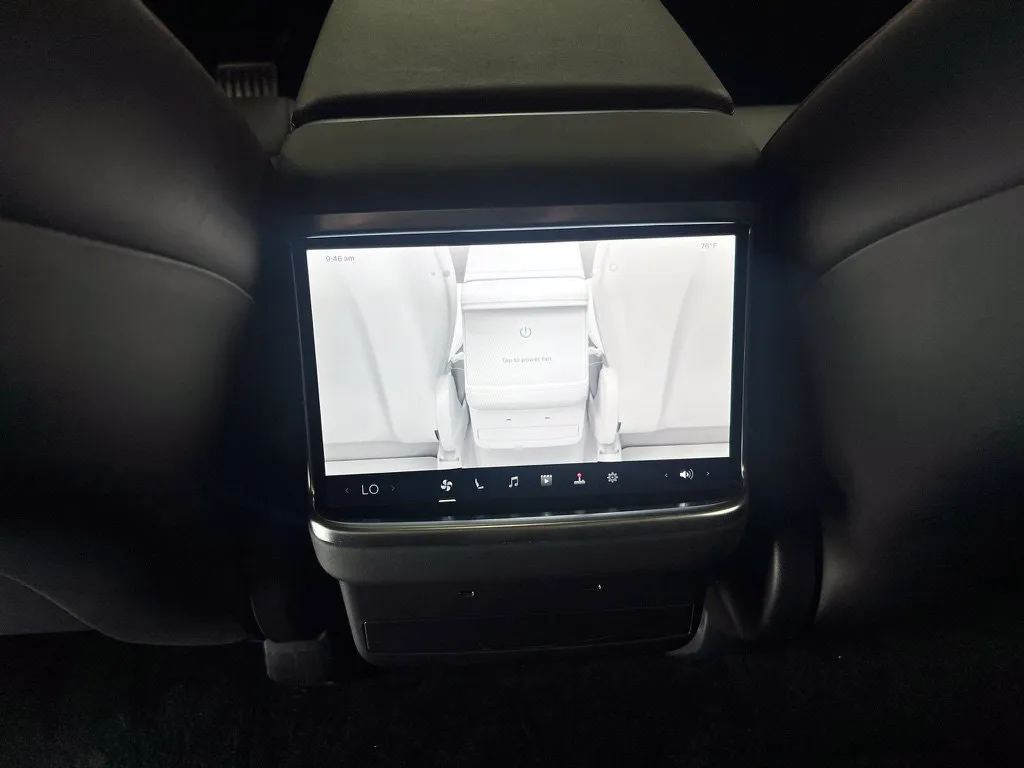Tesla Model X photo 19