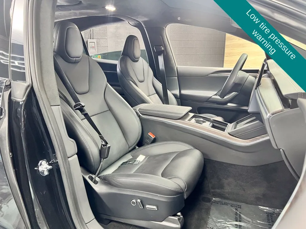 Tesla Model X photo 7