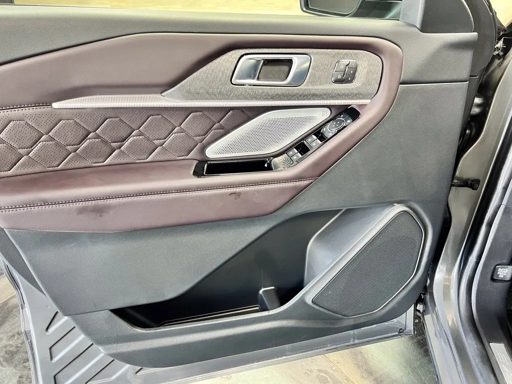 Ford Explorer photo 25