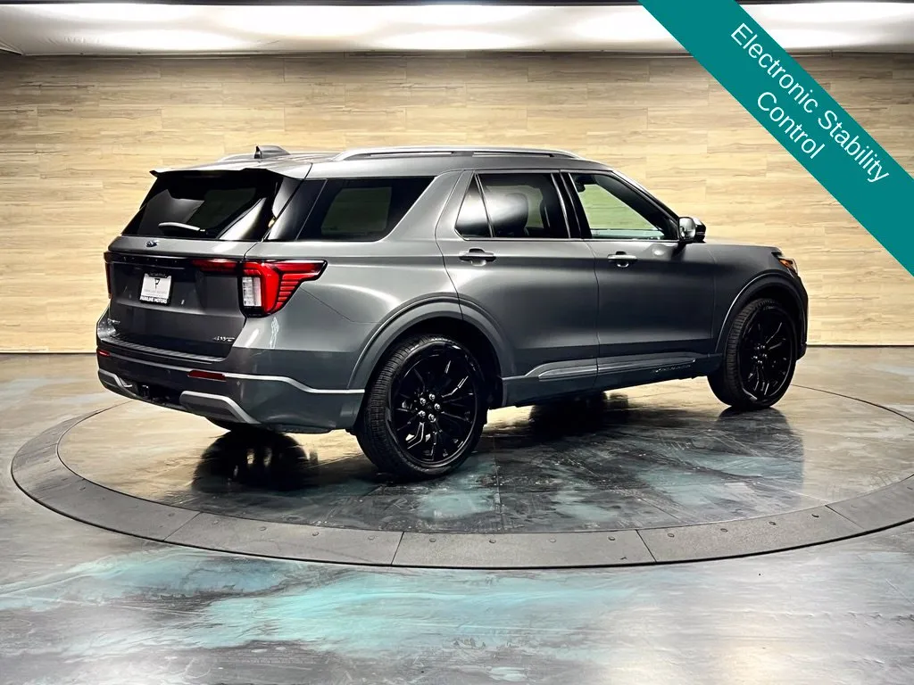 Ford Explorer photo 13