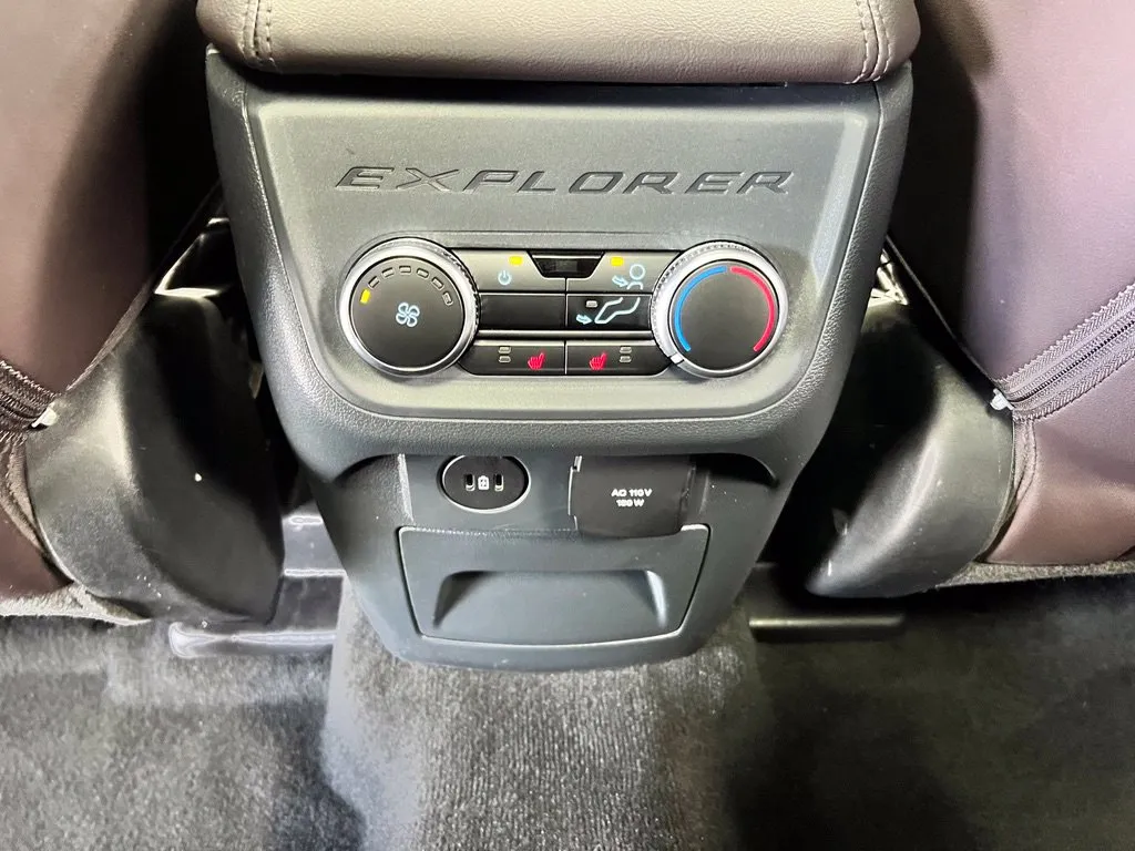 Ford Explorer photo 30
