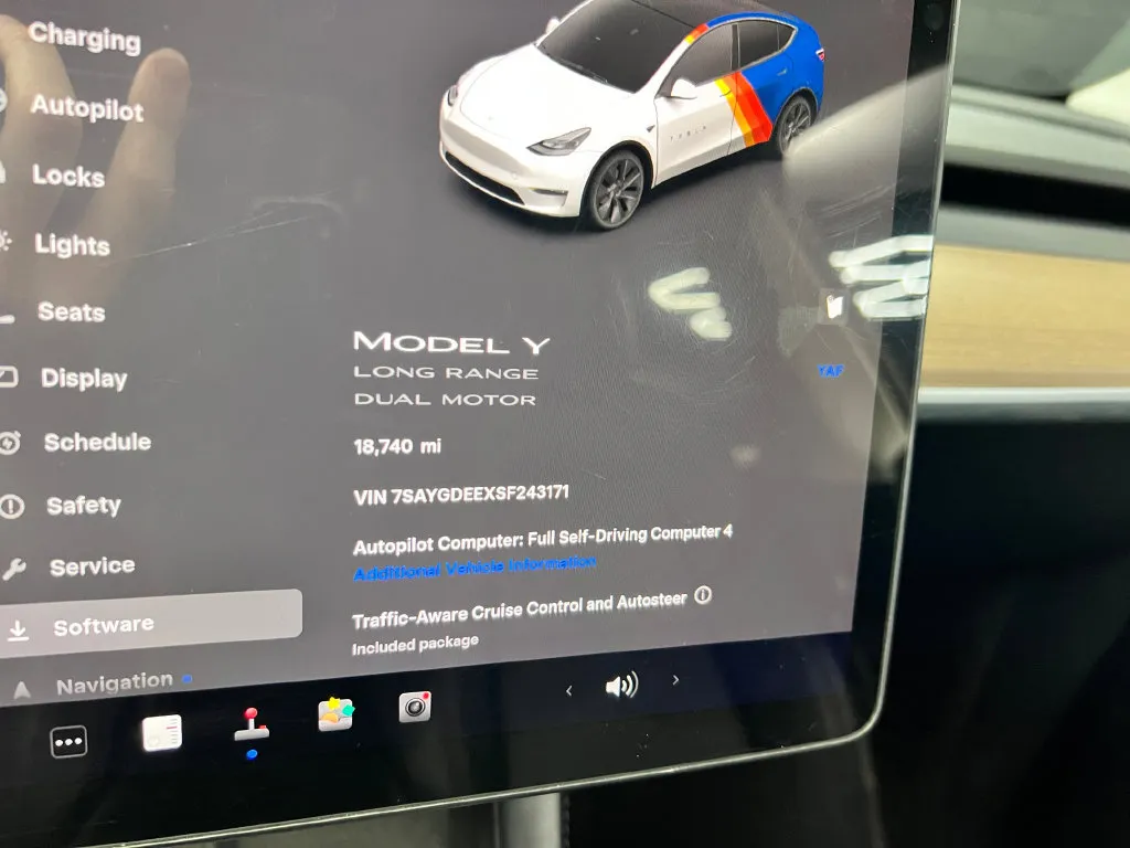 Tesla Model Y photo 18