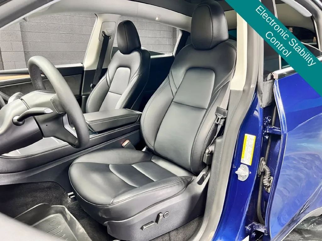 Tesla Model Y photo 6