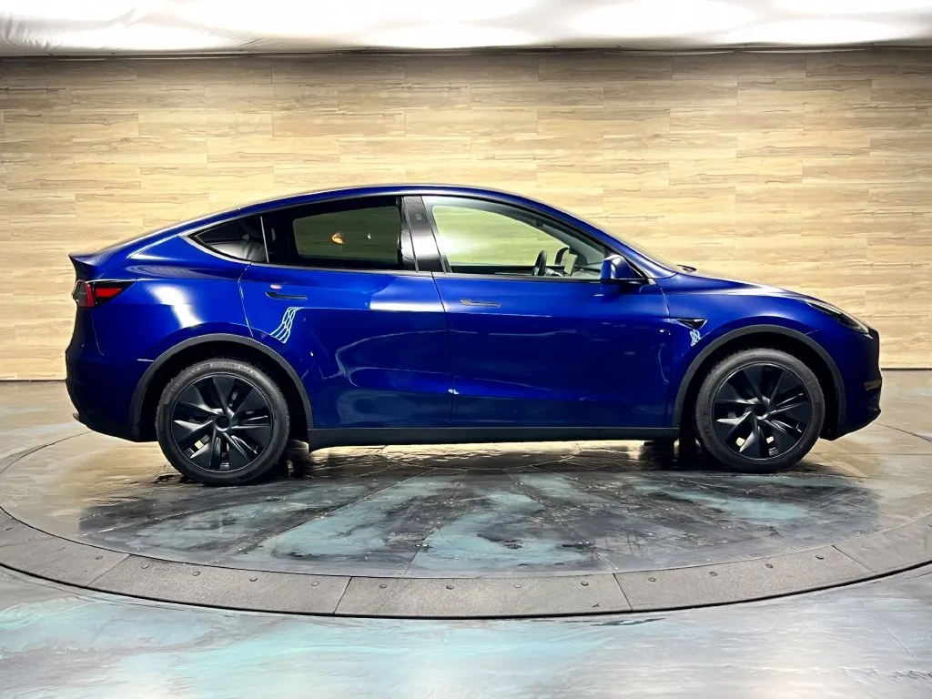 Tesla Model Y photo 22