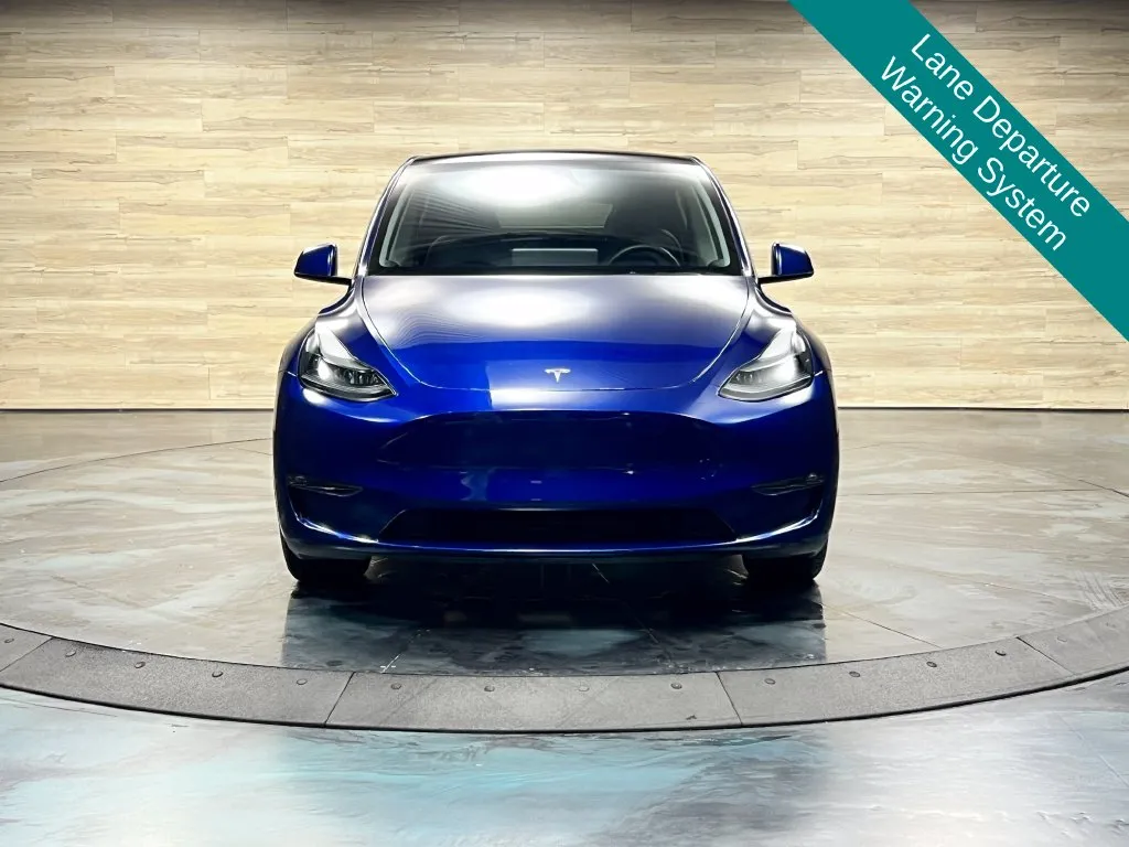Tesla Model Y photo 8