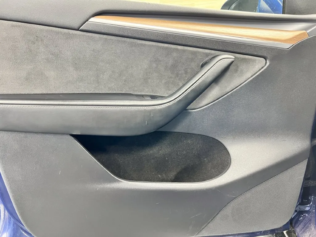 Tesla Model Y photo 25