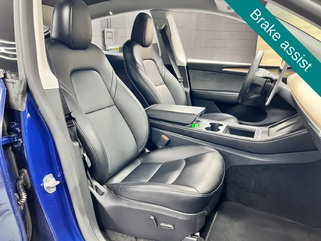Tesla Model Y photo 7