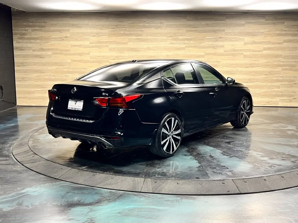 Nissan Altima photo 15