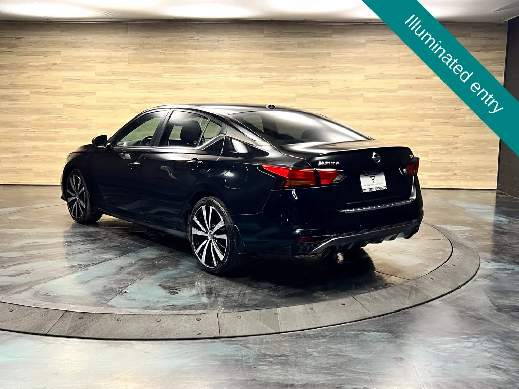 Nissan Altima photo 10
