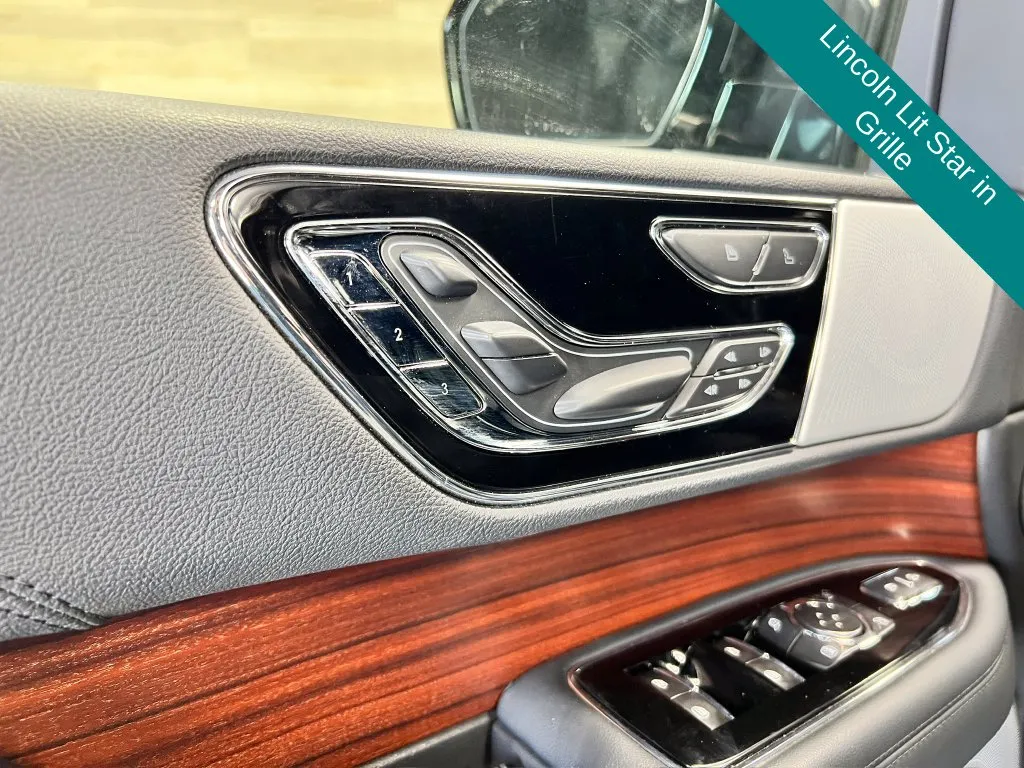 Lincoln Navigator photo 21