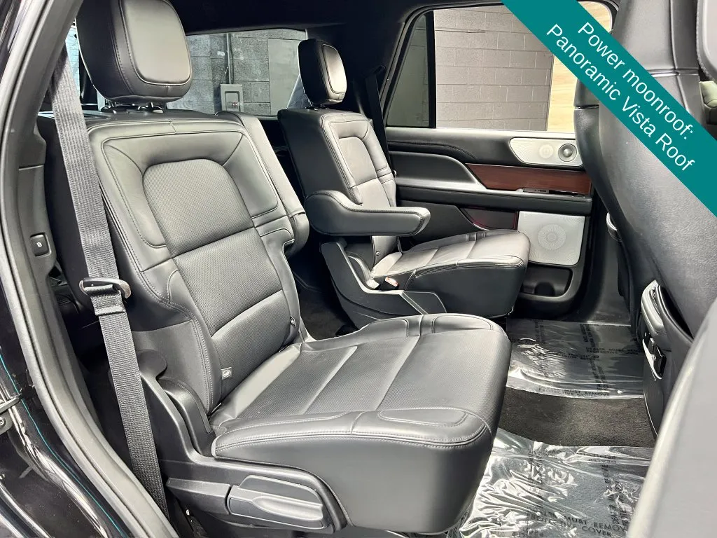 Lincoln Navigator photo 13