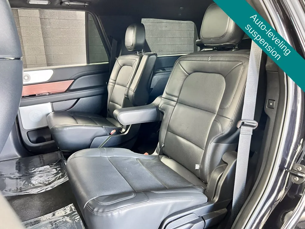 Lincoln Navigator photo 10