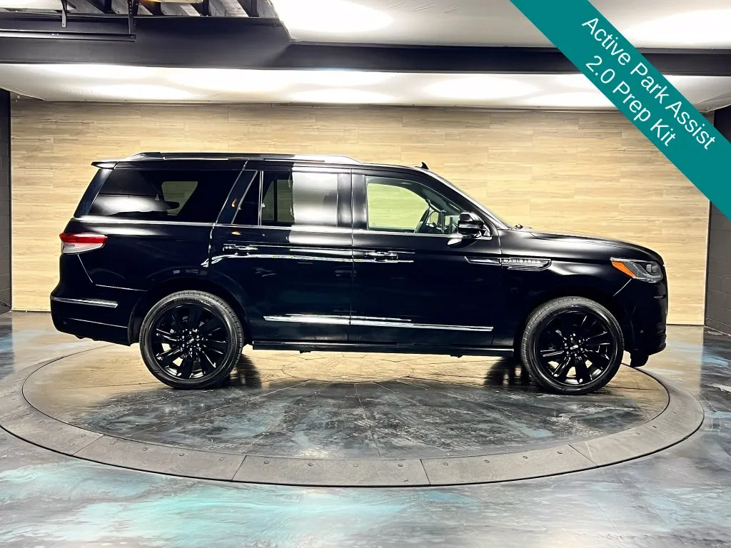 Lincoln Navigator photo 22