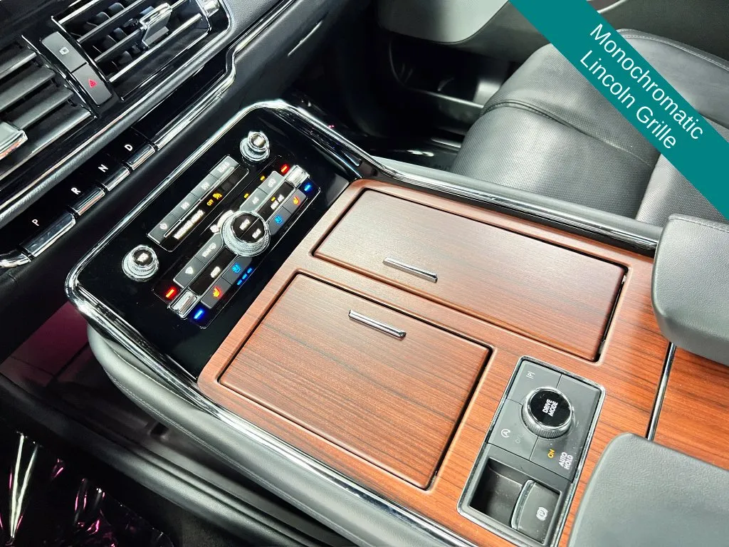 Lincoln Navigator photo 20