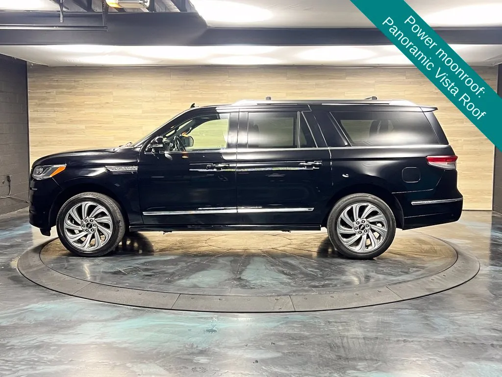 Lincoln Navigator L photo 13