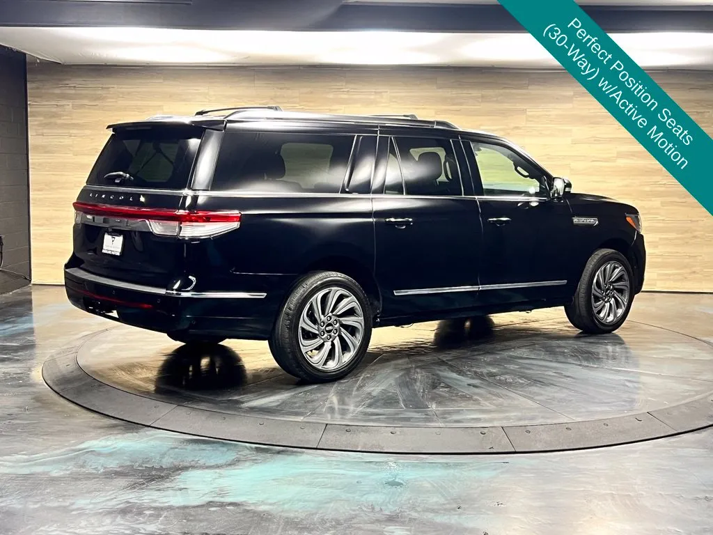 Lincoln Navigator L photo 23