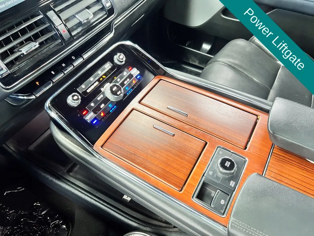 Lincoln Navigator L photo 14