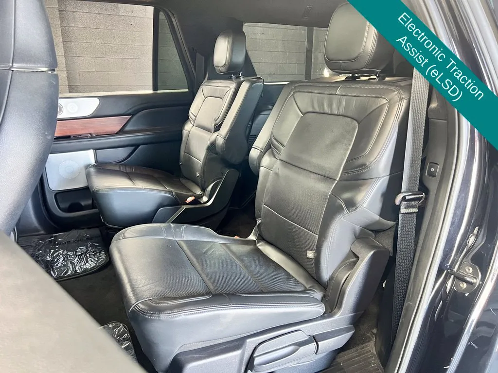 Lincoln Navigator L photo 18