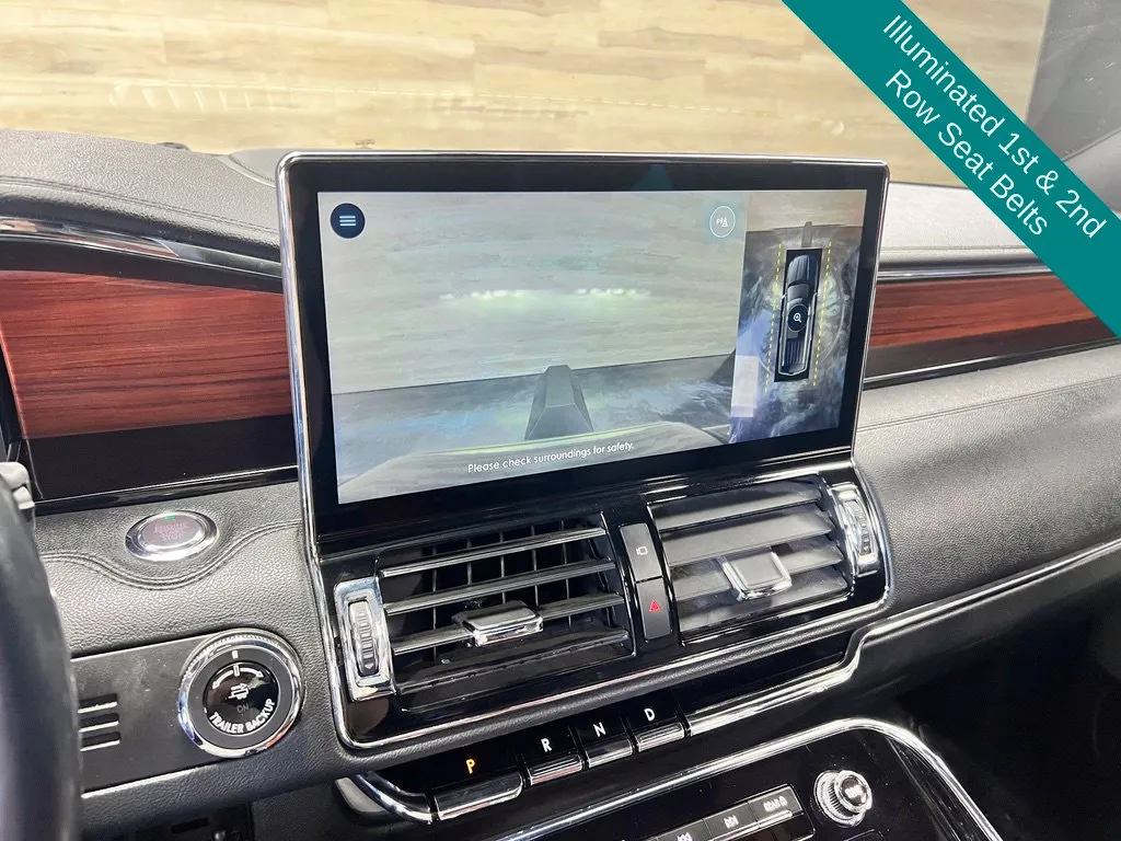 Lincoln Navigator L photo 16
