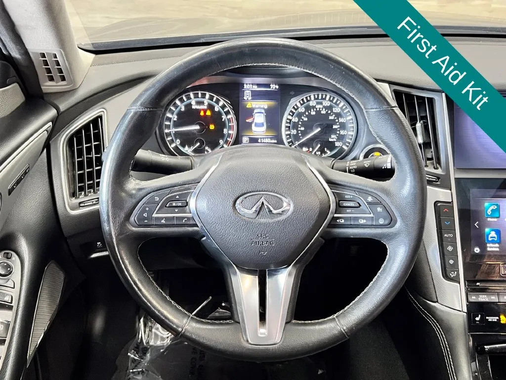 Infiniti Q50 photo 9