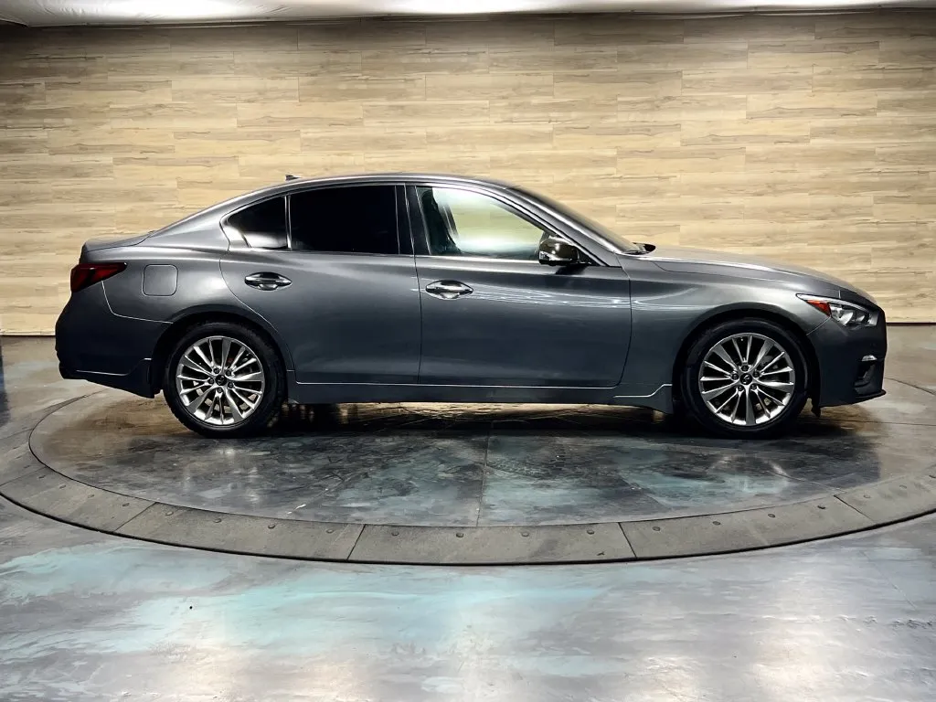 Infiniti Q50 photo 25