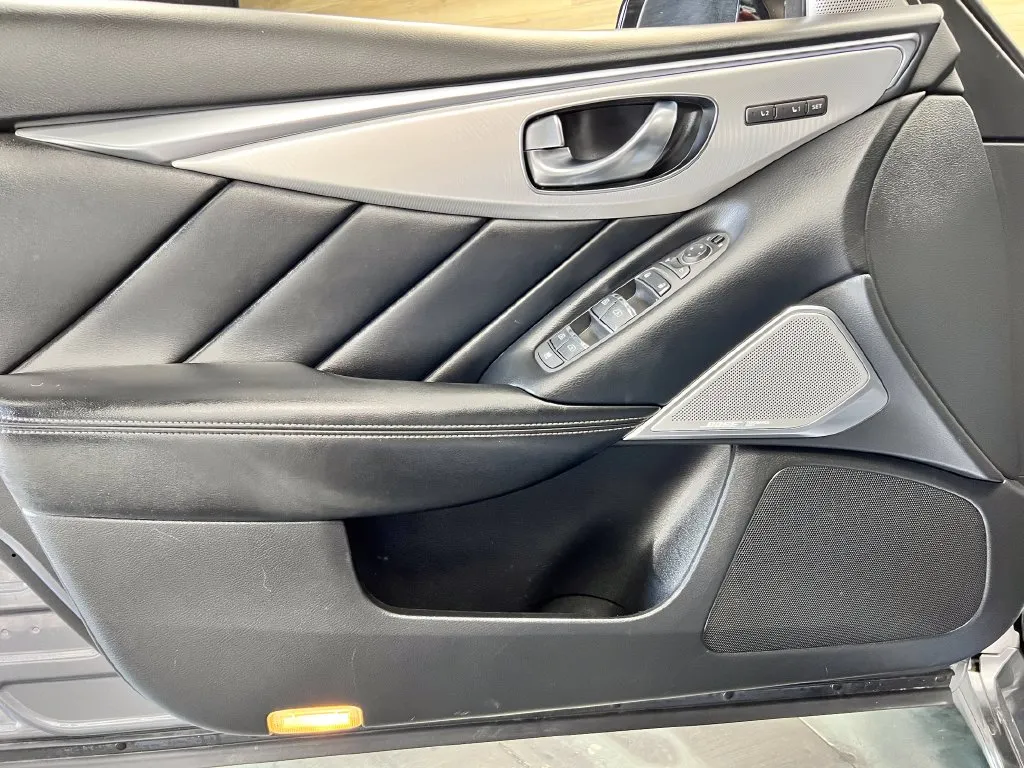 Infiniti Q50 photo 18