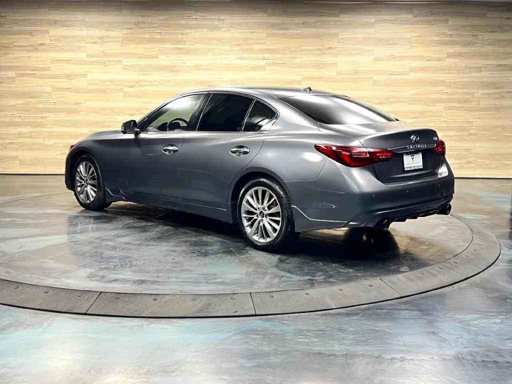 Infiniti Q50 photo 17