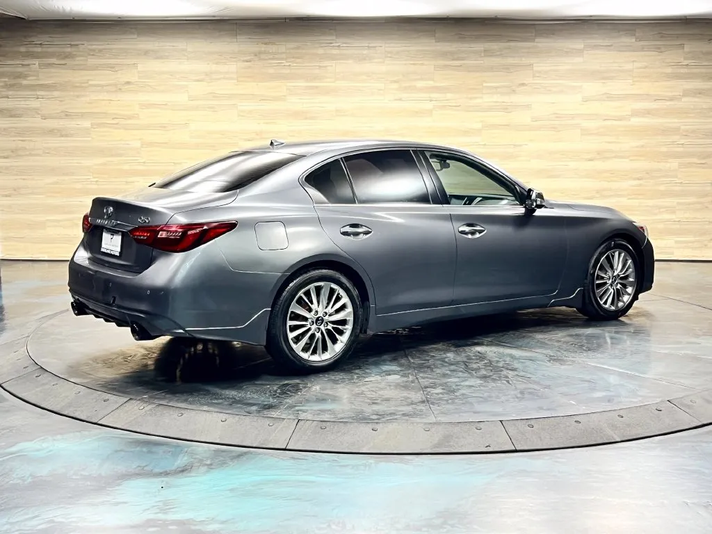 Infiniti Q50 photo 23