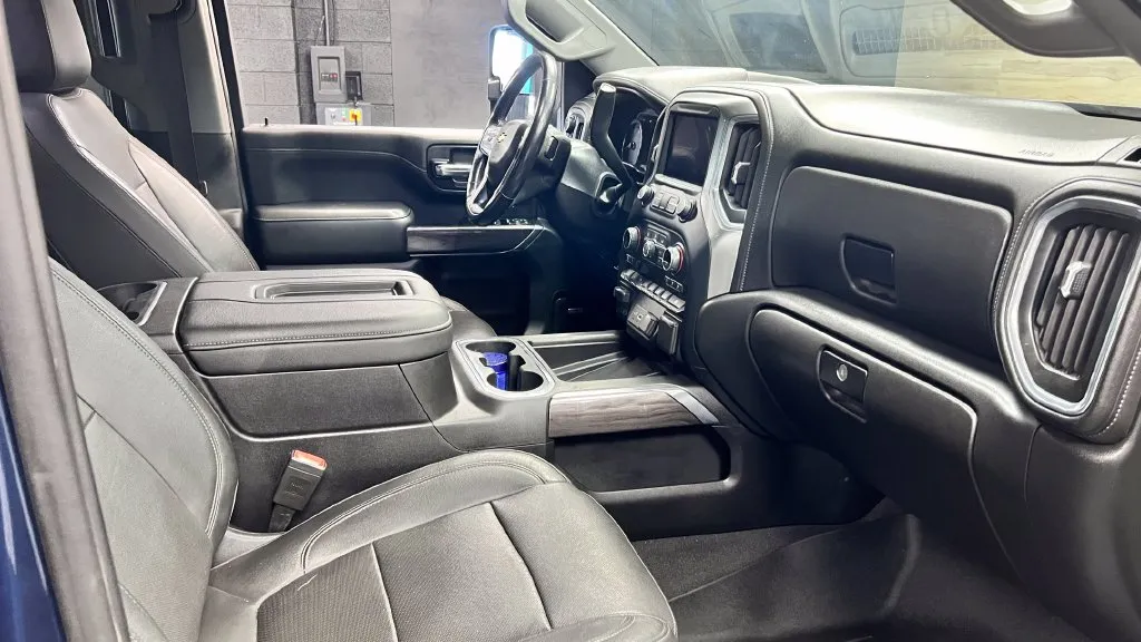Chevrolet Silverado photo 7