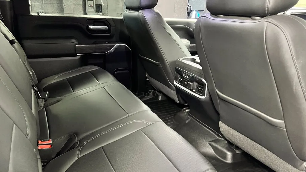 Chevrolet Silverado photo 20