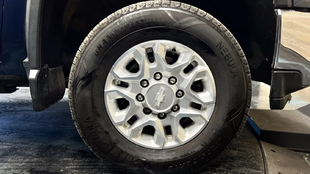 Chevrolet Silverado photo 24