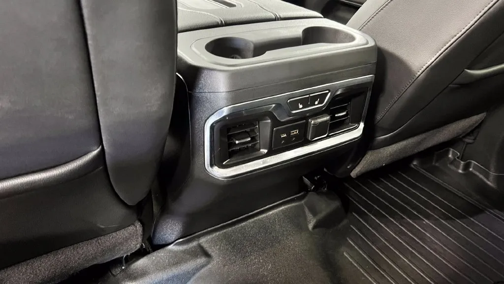 Chevrolet Silverado photo 17