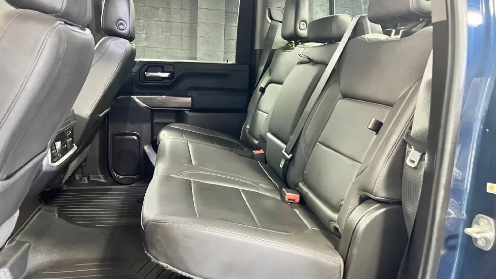 Chevrolet Silverado photo 19