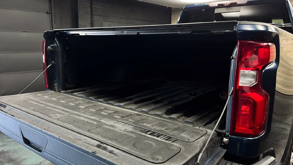 Chevrolet Silverado photo 22